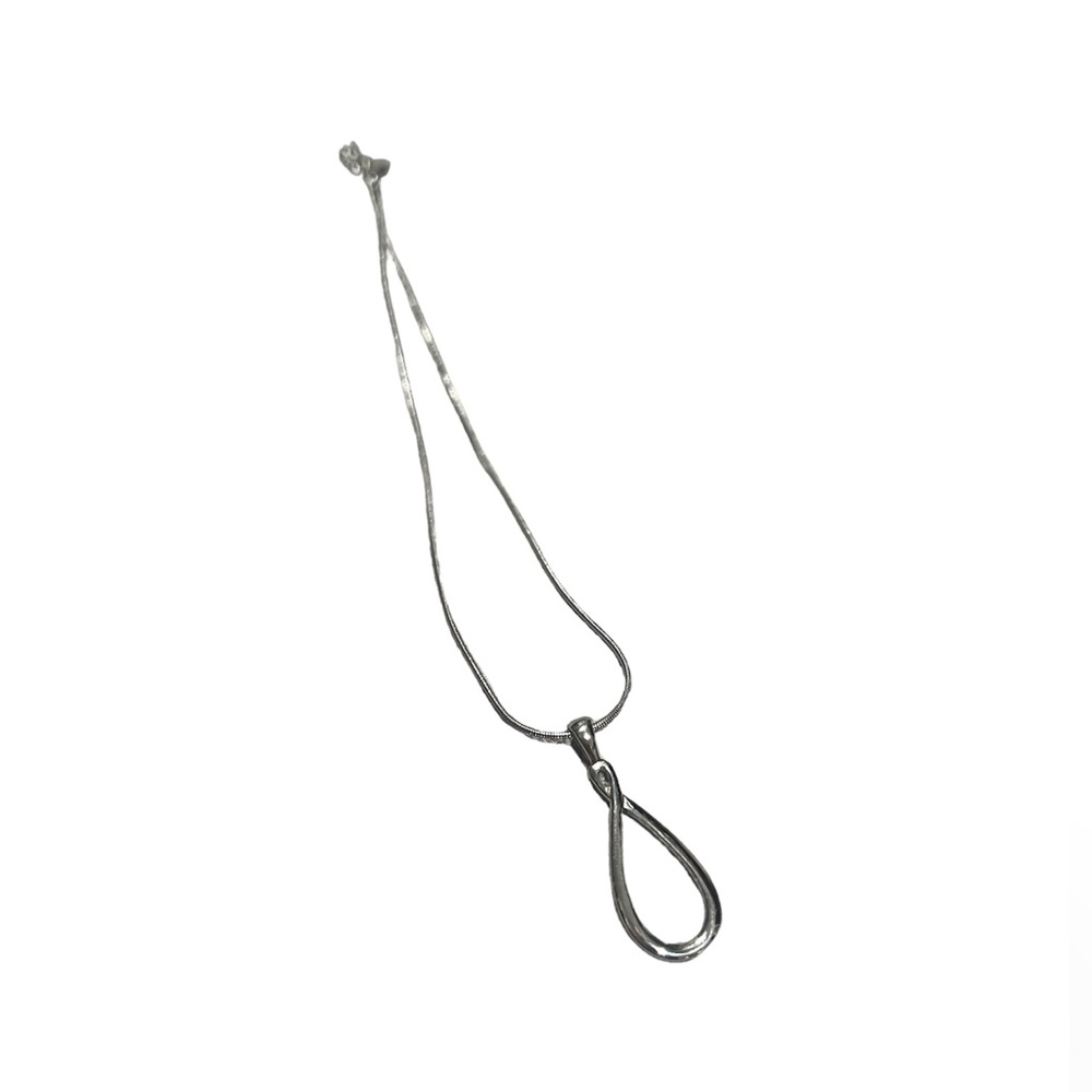 Never worn Lia Sophia silver necklace